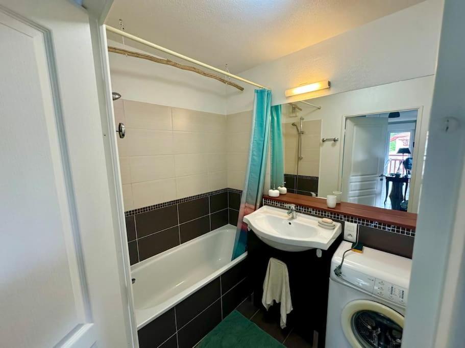 Grand Appartement - Piscine - Plage- Terrasse サン＝ジャン＝ド＝リュズ エクステリア 写真